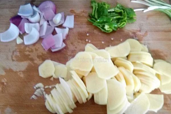 土豆肉片的做法图解2