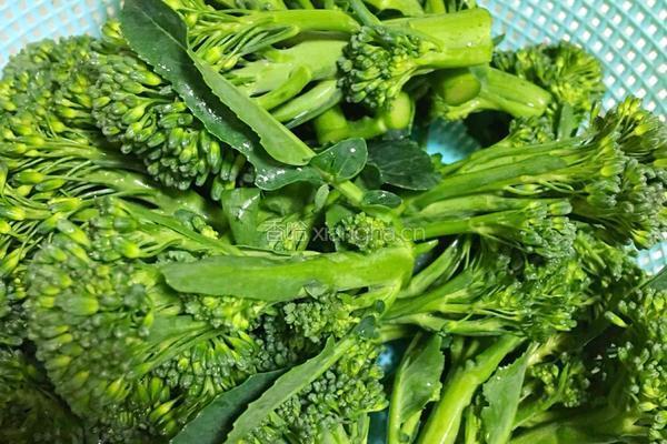脆肉爆炒西兰花的做法图解2