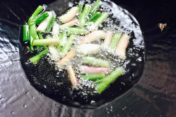 鲜味素炒山水河粉的做法图解3