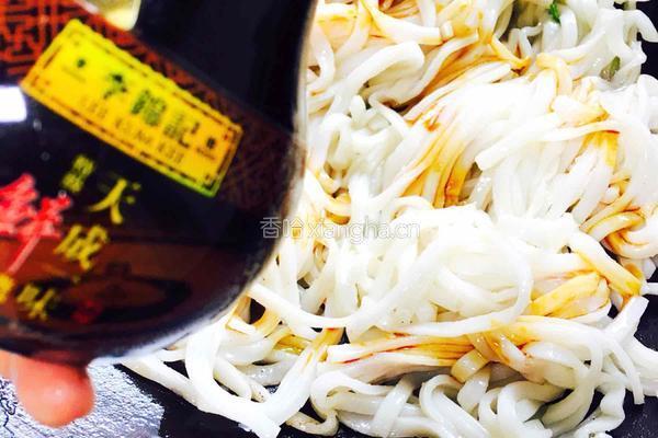 鲜味素炒山水河粉的做法图解5