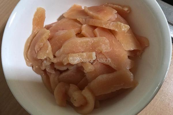 鸡肉片炒西葫芦的做法图解2