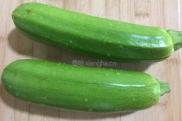 鸡肉片炒西葫芦的做法图解4