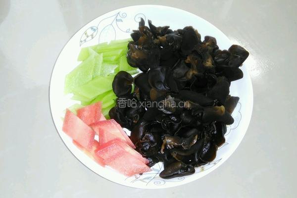 木耳肉片的做法图解2