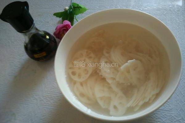 辣炒藕片的做法图解1