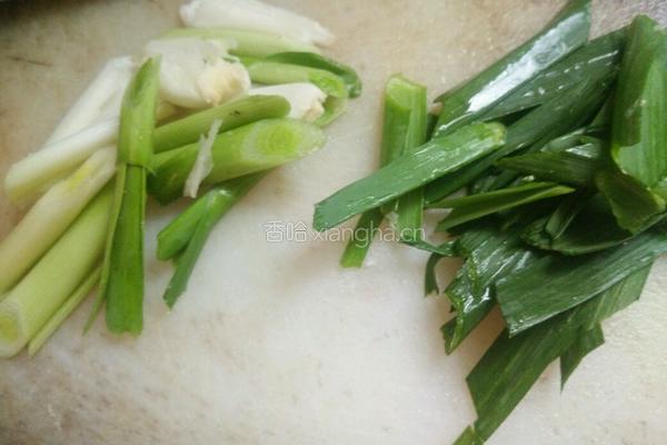 蒜苗五花肉的做法图解2