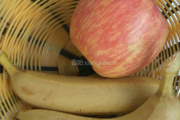 香蕉苹果沙拉的做法图解1