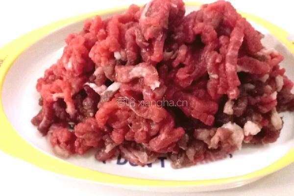 芹菜牛肉丝的做法图解2