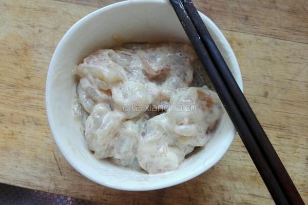 西兰花滑虾球的做法图解1