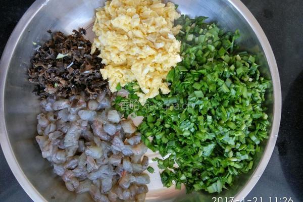 韭菜鸡蛋虾仁饺子的做法图解8