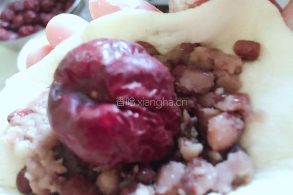 红豆包、烤肠卷的做法图解3
