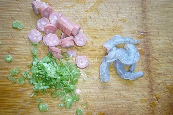 大虾炒饭的做法图解1