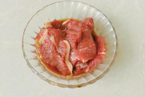 黑椒汁煎牛肉片的做法图解1