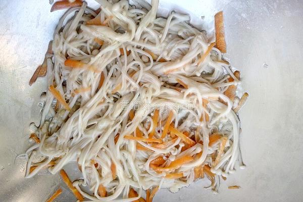 金针菇炒鸡蛋的做法图解10