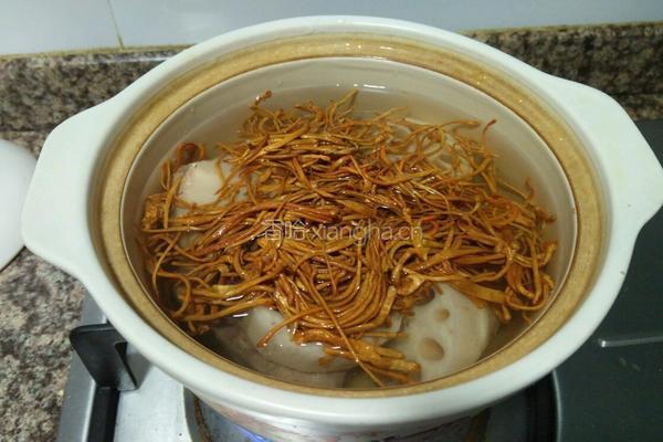 虫草花莲藕骨头汤的做法图解5