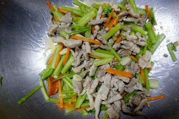芹菜炒肉丝的做法图解10