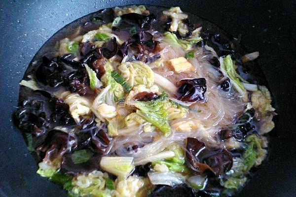 白菜叶鲜虾粉丝煲的做法图解4