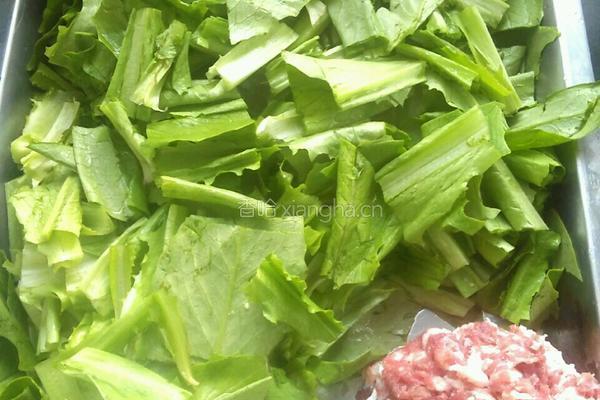 肉沫蒜蓉油麦菜的做法图解1