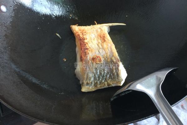香煎草鱼的做法图解3
