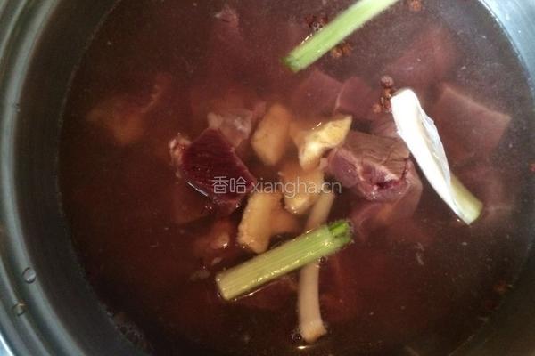 牛腩烧土豆的做法图解1