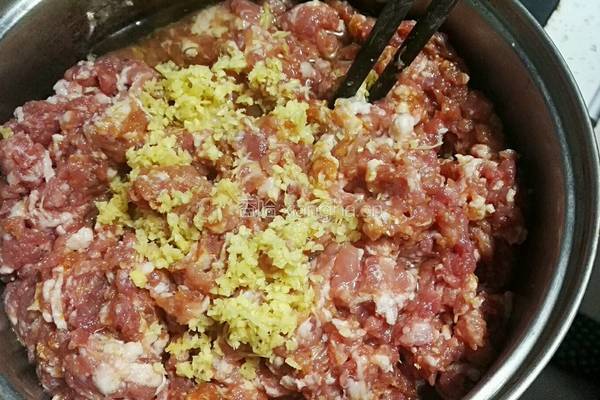 油炸小肉丸的做法图解1