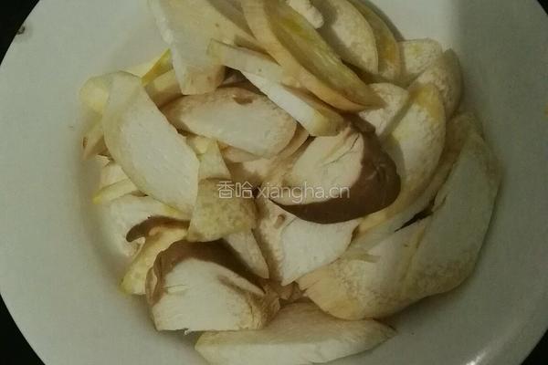 杏鲍菇炒鸡蛋的做法图解1