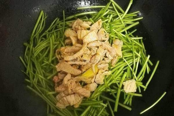 芦蒿炒肉丝的做法图解6