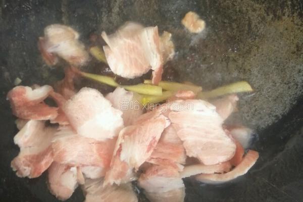 豆瓣酱芹菜肉片的做法图解2
