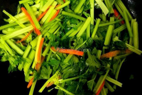 香芹炒肉丝的做法图解7