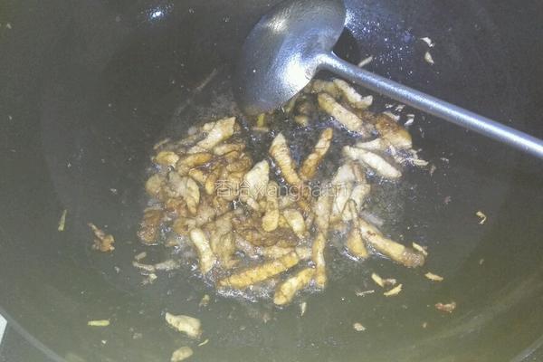 蒜苗炒肉的做法图解3