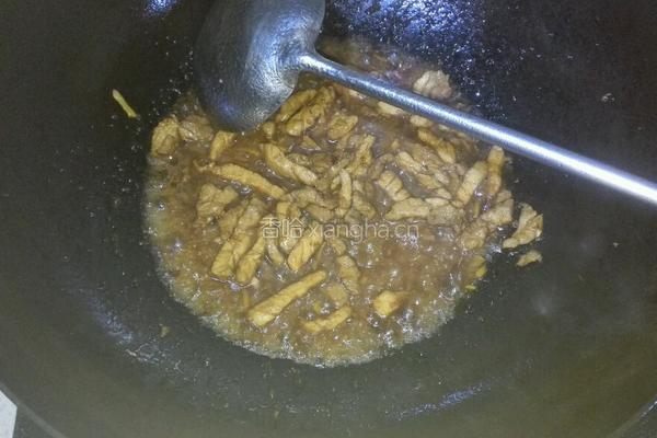蒜苗炒肉的做法图解4