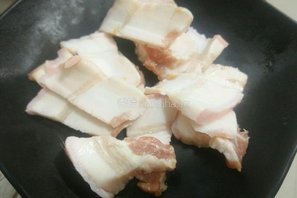 南瓜炒五花肉的做法图解1