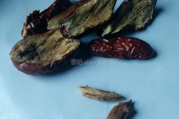 红枣桂圆小米粥的做法图解2