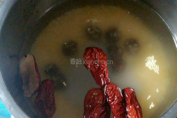 红枣桂圆小米粥的做法图解5