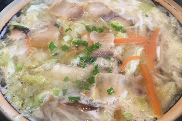 大白菜香菇腊肉砂锅面的做法图解5