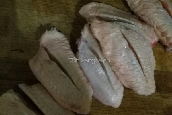 蒜香翅中的做法图解1