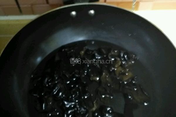 凉拌木耳的做法图解1