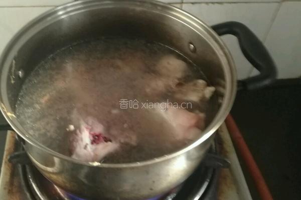 大骨炖萝卜的做法图解2