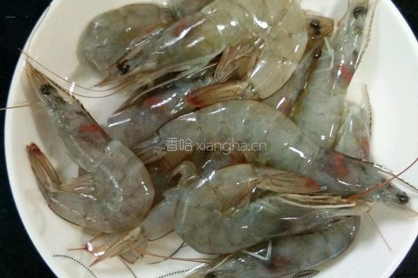 蝴蝶虾的做法图解1