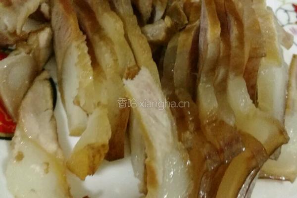 蒜苔炒腊肉的做法图解1