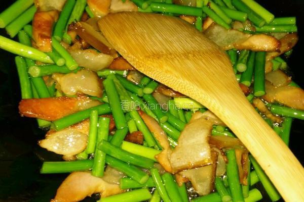 蒜苔炒腊肉的做法图解4