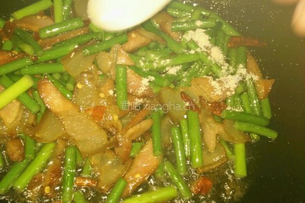 蒜苔炒腊肉的做法图解6