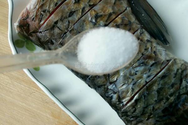 红烧草鱼尾的做法图解3