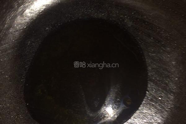 辣白菜炒饭的做法图解1