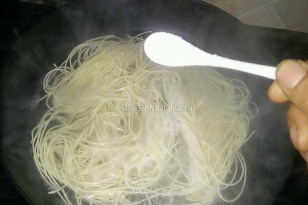椒丝肉片炒面的做法图解6