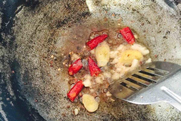 羊肉炒蒜薹的做法图解5
