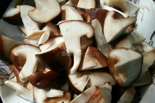 清炒蘑菇的做法图解1