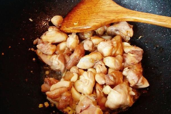 青椒栗子鸡的做法图解10