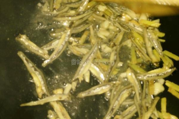 辣椒炒小鱼干的做法图解5
