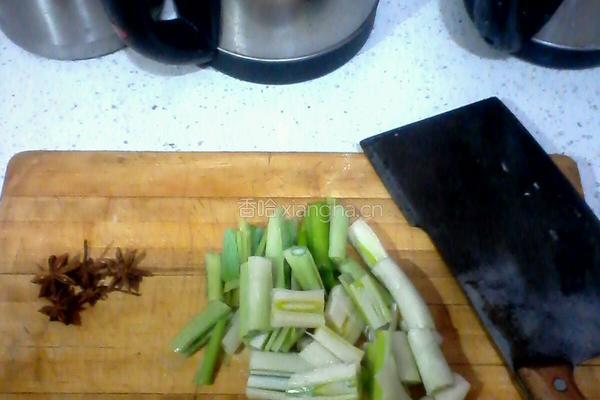 五花肉炖双豆（土豆豆角）的做法图解3