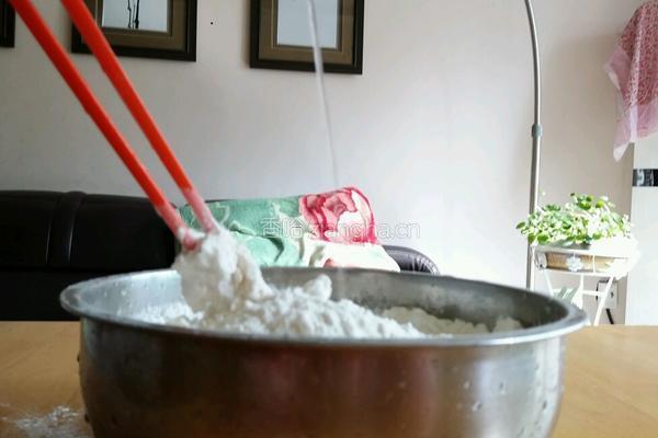 五花肉白菜香菇水饺的做法图解2